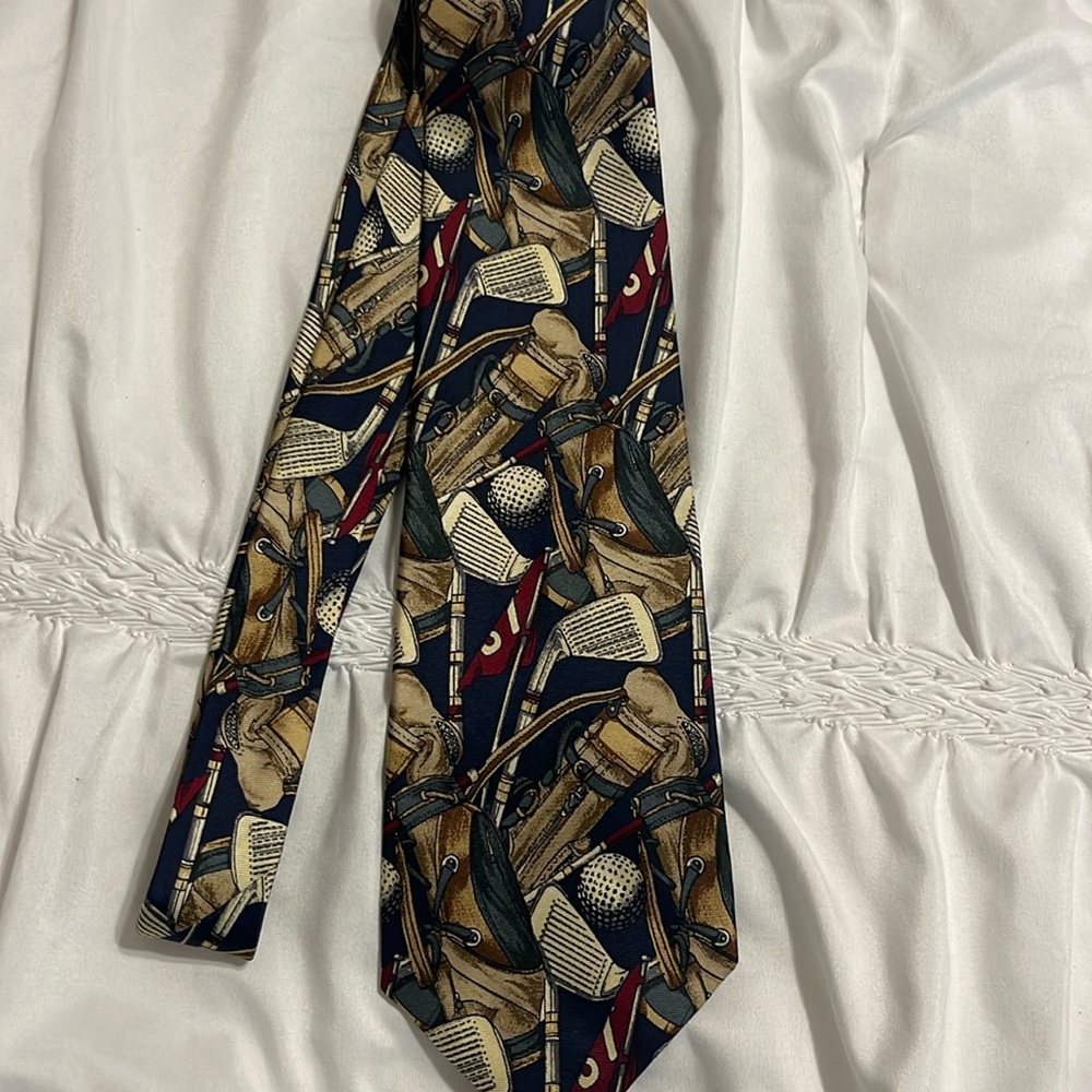 Huntington 100% silk man’s black/cream/red golf tie